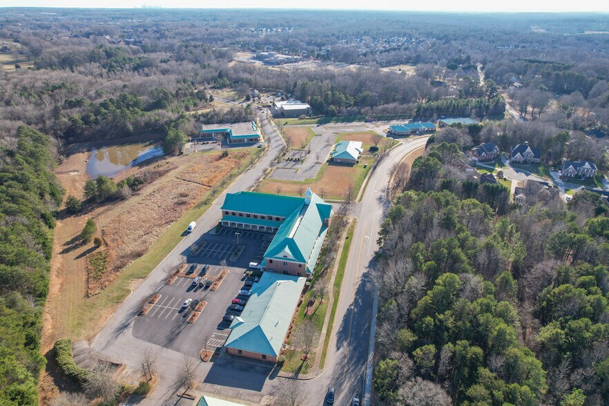 More Photos Of 15905 Brookway Dr, Huntersville Office For Lease