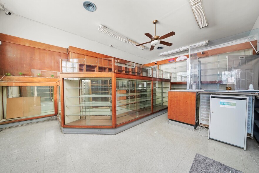 More Photos Of 2024 W 79th St, Chicago Medical For Sale
