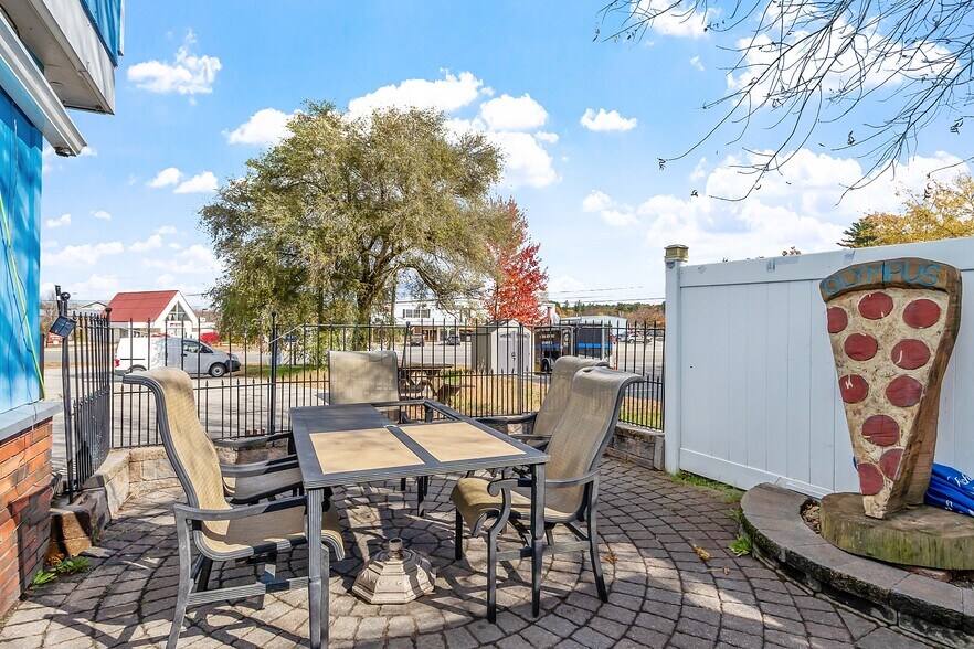 More Photos Of 42 Allenstown Rd, Pembroke Restaurant For Sale