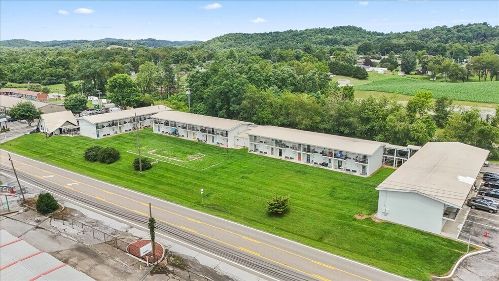 More Photos Of 15589 Lee Hwy, Bristol Apartments For Sale