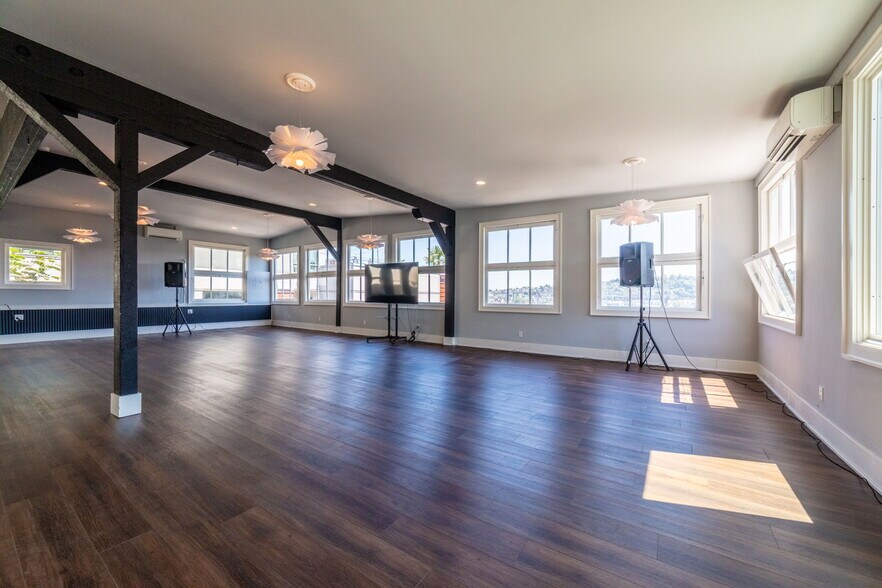 More Photos Of 1607 Dexter Ave N, Seattle Office For Lease