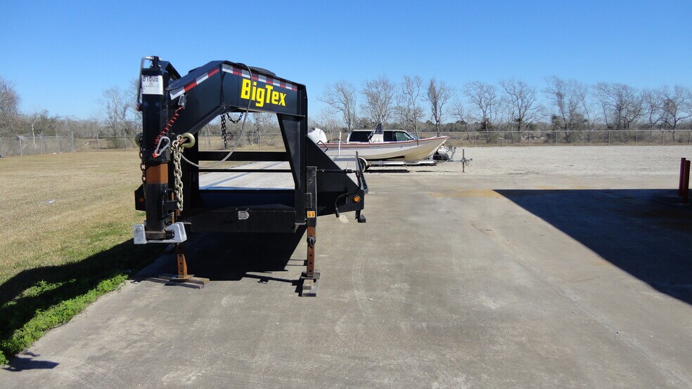 More Photos Of 8935 Baker St, Santa Fe Self Storage For Sale