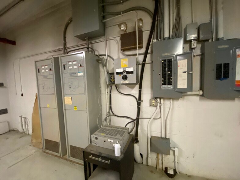 More Photos Of 3040 Industry Dr, Lancaster Flex For Sale