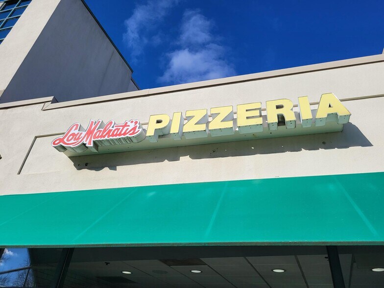 More Photos Of 1310-1348 Shermer Rd, Northbrook General Retail For Lease