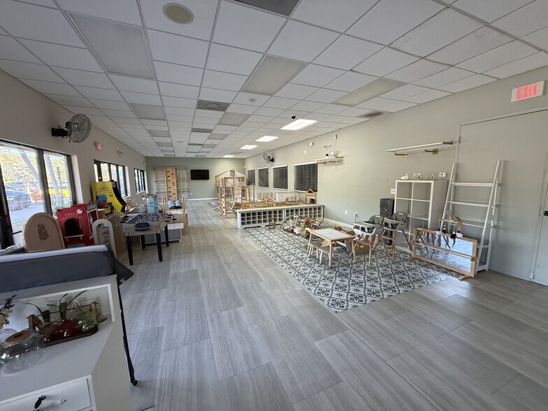 More Photos Of 11300-11354 Wiles Rd, Coral Springs General Retail For Lease