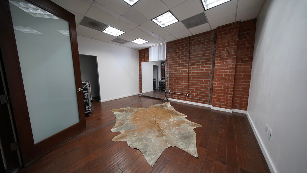 More Photos Of 4055-4057 E 52nd St, Maywood Office For Sale