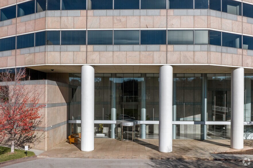 More Photos Of 2600 Grand Blvd, Kansas City Office For Lease