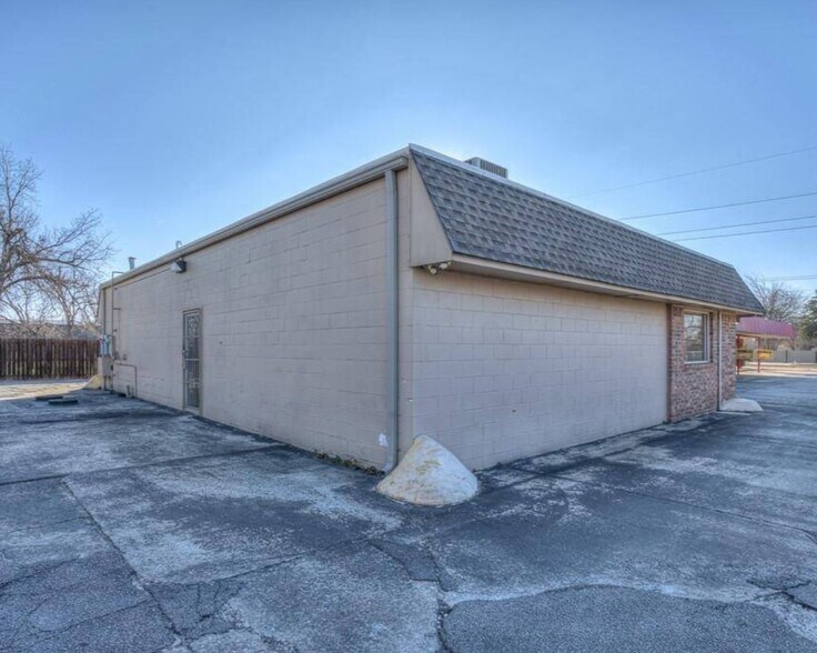 More Photos Of 9411 NE 10th St, Oklahoma City Fast Food For Sale