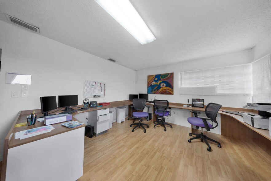 More Photos Of 49 W 49th St, Hialeah Medical For Lease