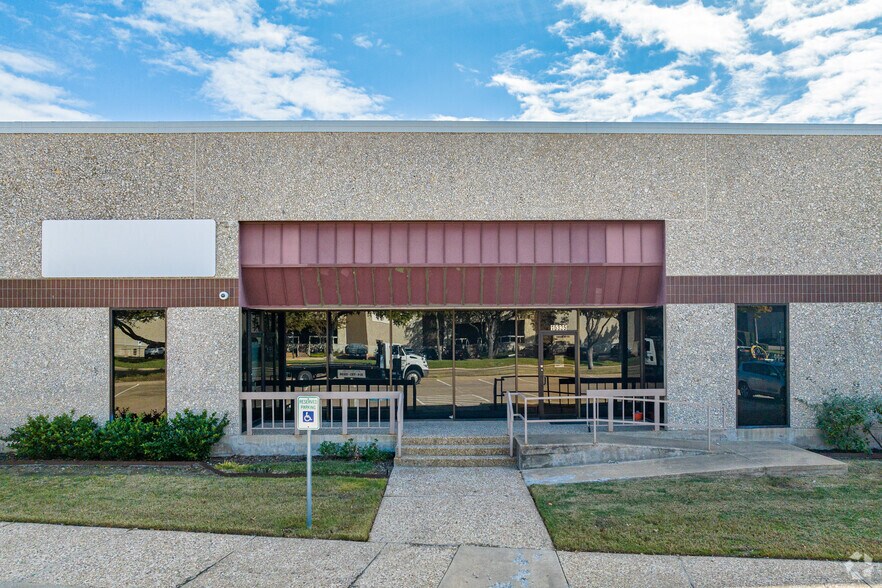 More Photos Of 10345 Brockwood Rd, Dallas Warehouse For Lease