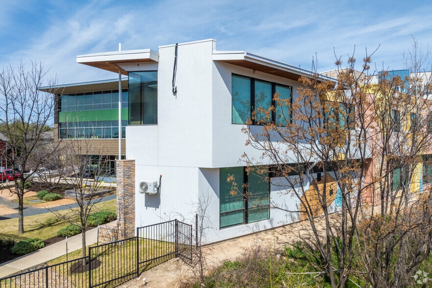 More Photos Of 2921 E 17th St, Austin Loft Creative Space For Sale