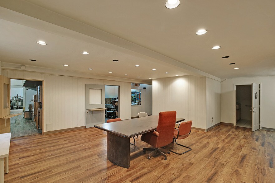 More Photos Of 4800 Bissell Ave, Richmond Manufacturing For Lease