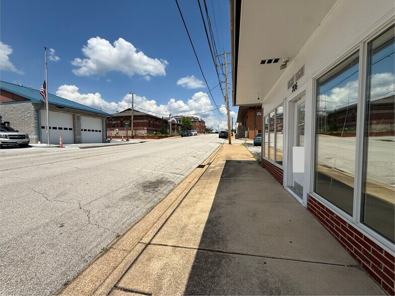 More Photos Of 206 S Church St, Union Office For Sale