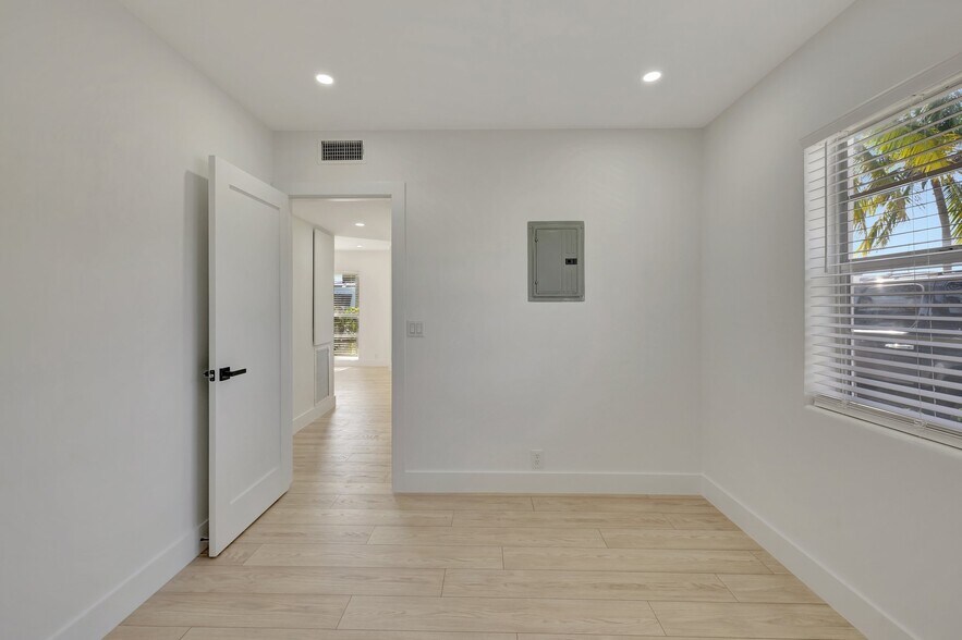 More Photos Of 323 De Carie St, Delray Beach Apartments For Sale
