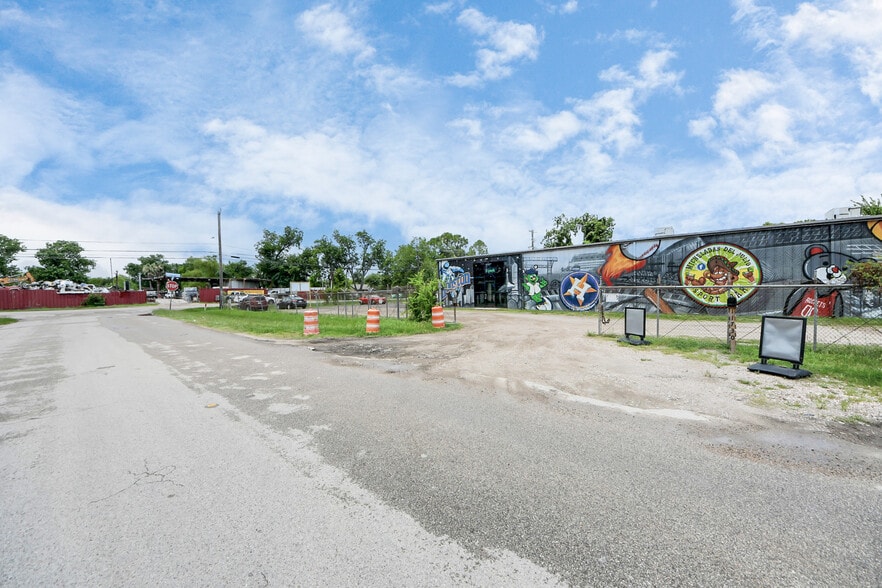 More Photos Of 11730 Aldine Westfield Rd, Houston Warehouse For Sale