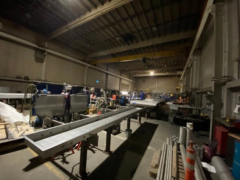 More Photos Of 500 E Illinois St, Newberg Manufacturing For Sale