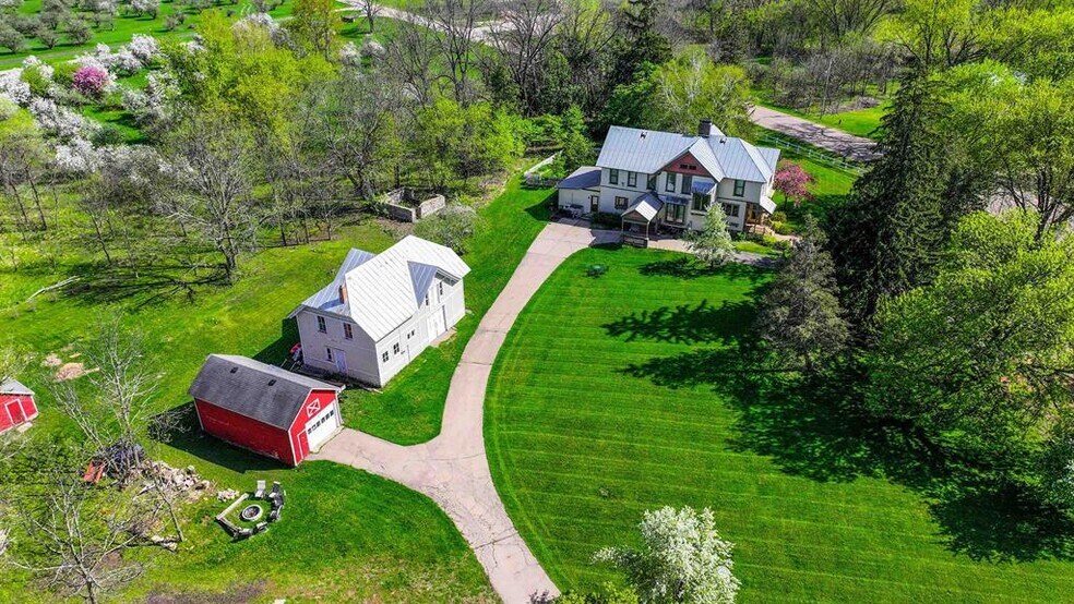 More Photos Of E3192 Apple Tree Ln, Waupaca Hospitality For Sale