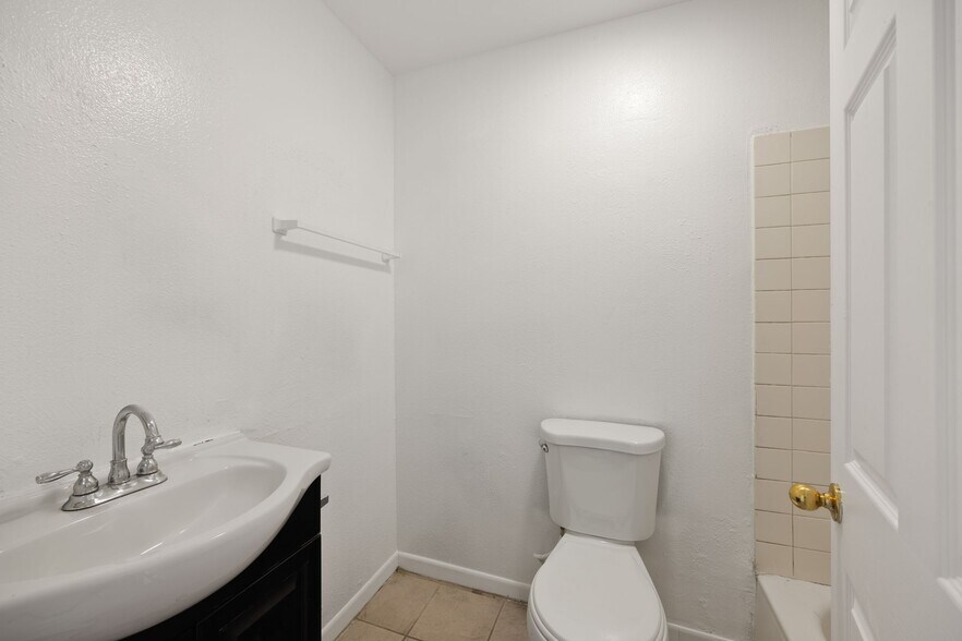 More Photos Of 8925 Broadway, Los Angeles Apartments For Sale