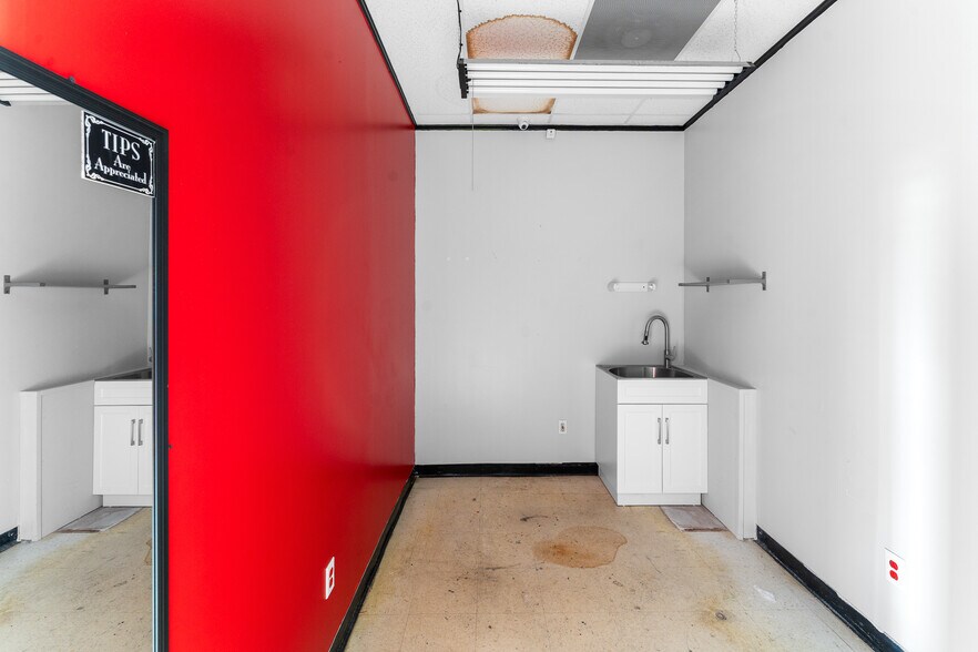 More Photos Of 1962 O'Neal Ln, Baton Rouge Freestanding For Sale