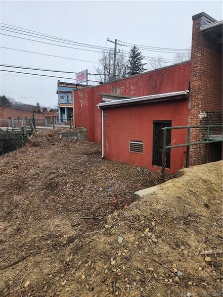 More Photos Of 27 E Main St, Stafford Springs Freestanding For Lease