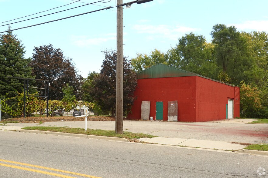 More Photos Of 3008 Turner St, Lansing Warehouse For Sale