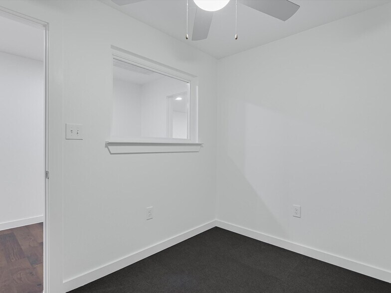 More Photos Of 900 W 2nd St, Taylor Office Residential For Lease