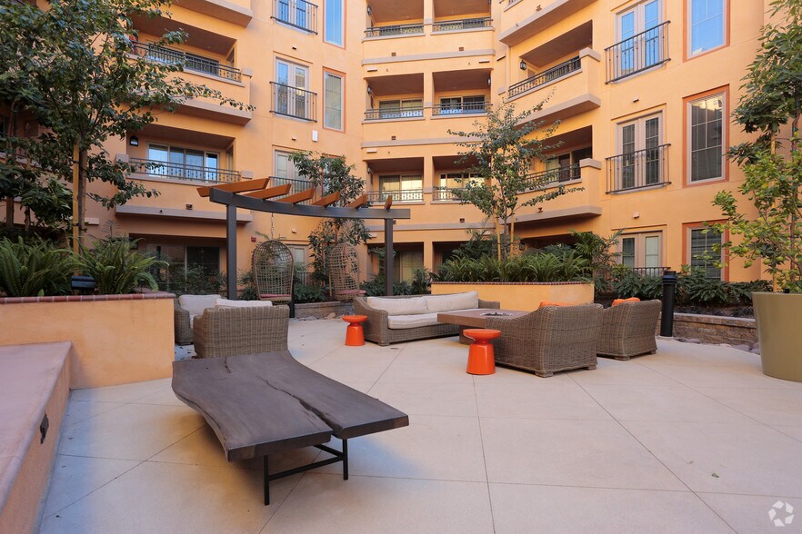 More Photos Of 8601 Lincoln Blvd, Los Angeles Apartments For Lease