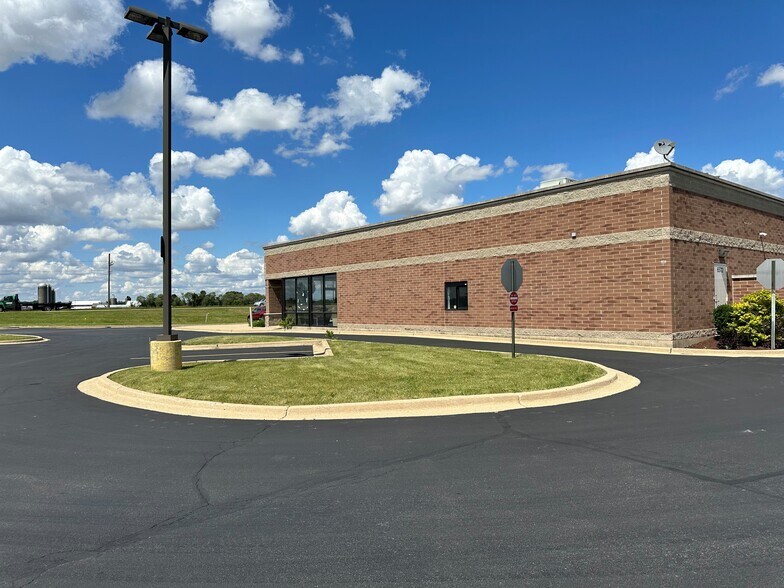 More Photos Of 6500-6572 W Route 34, Plano Unknown For Lease