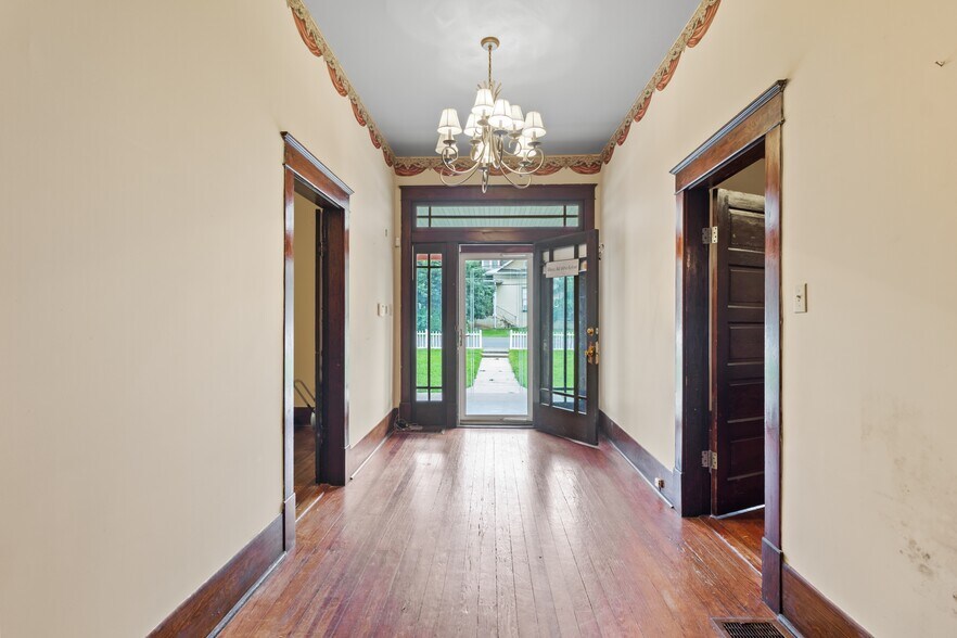 More Photos Of 300 Maple St, Smyrna Restaurant For Sale