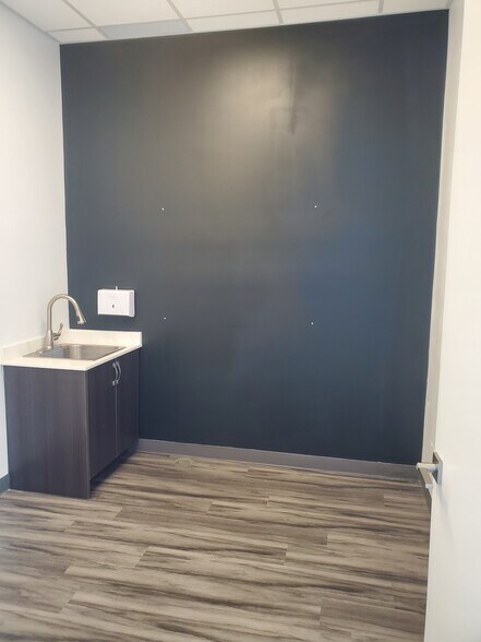 More Photos Of 6638 152A St, Surrey Office For Sale