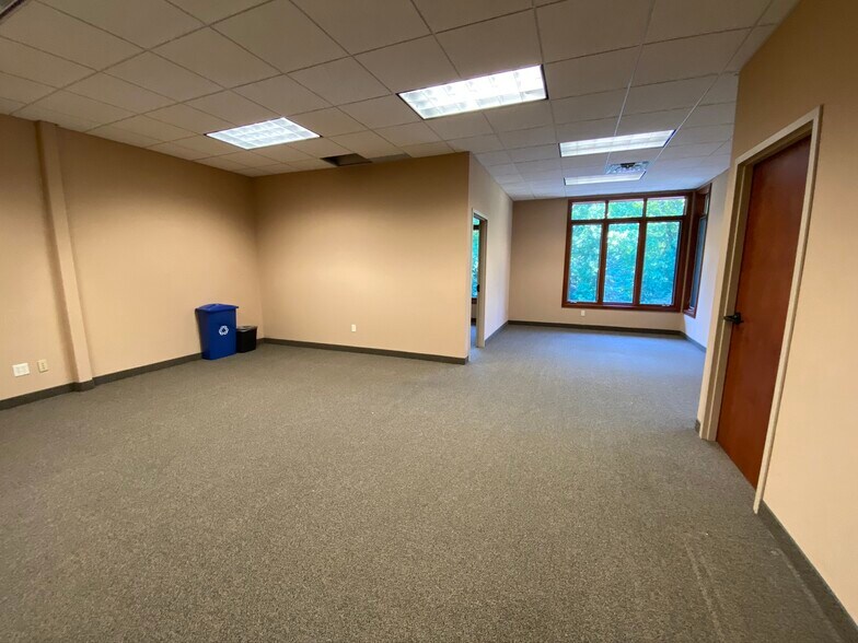 More Photos Of 4640 Nicols Rd, Eagan Medical For Sale