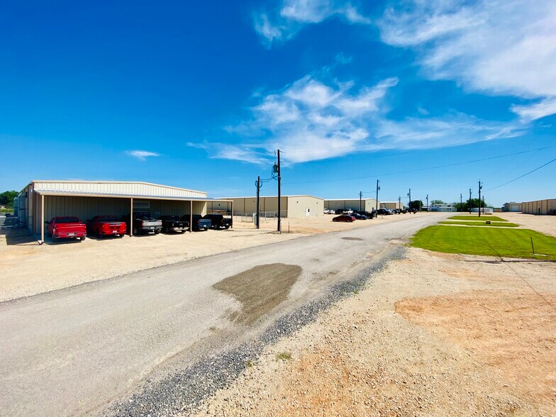 More Photos Of 7049 Fm 1044, Marion Flex For Lease