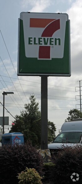 More Photos Of 130 S Newtown Rd, Virginia Beach Convenience Store For Sale