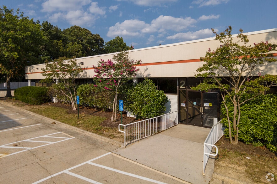 More Photos Of 6860 Commercial Dr, Springfield Office For Lease