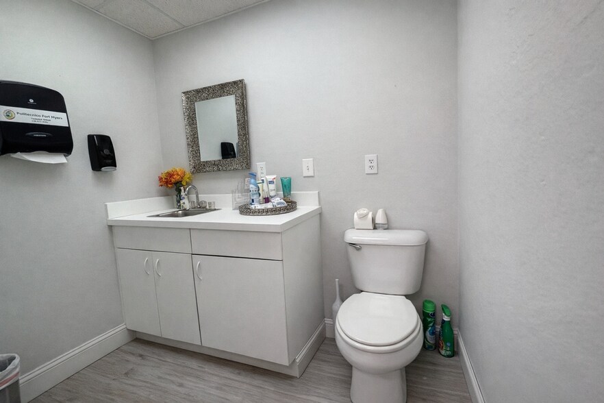 More Photos Of 3900 Broadway Ave, Fort Myers Medical For Sale