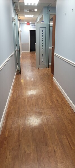 More Photos Of 1680 S Central Blvd, Jupiter Medical For Lease