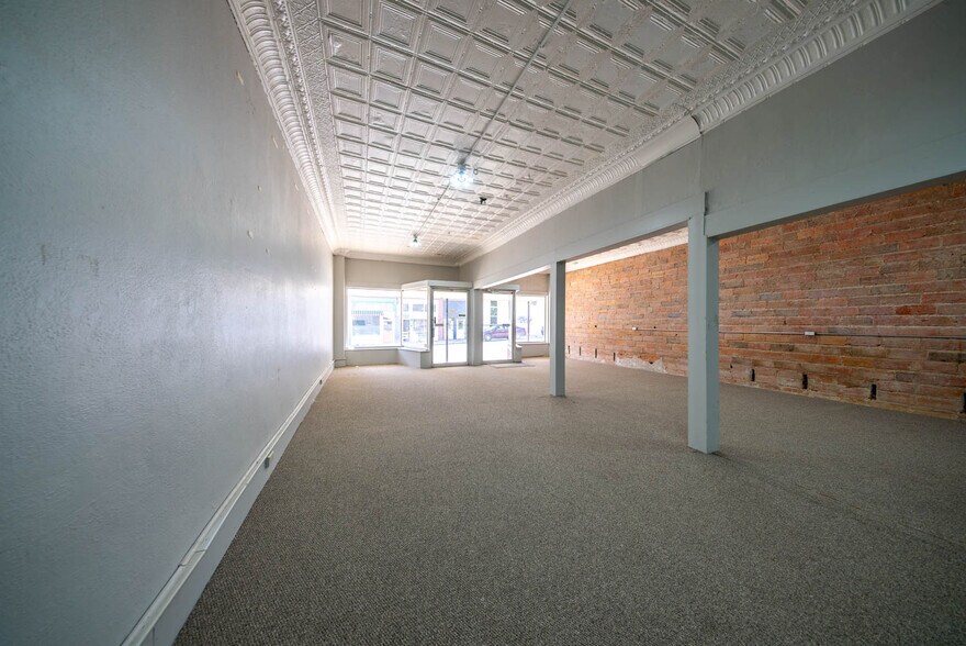 More Photos Of 113 E Main St, Willow Springs Storefront For Sale