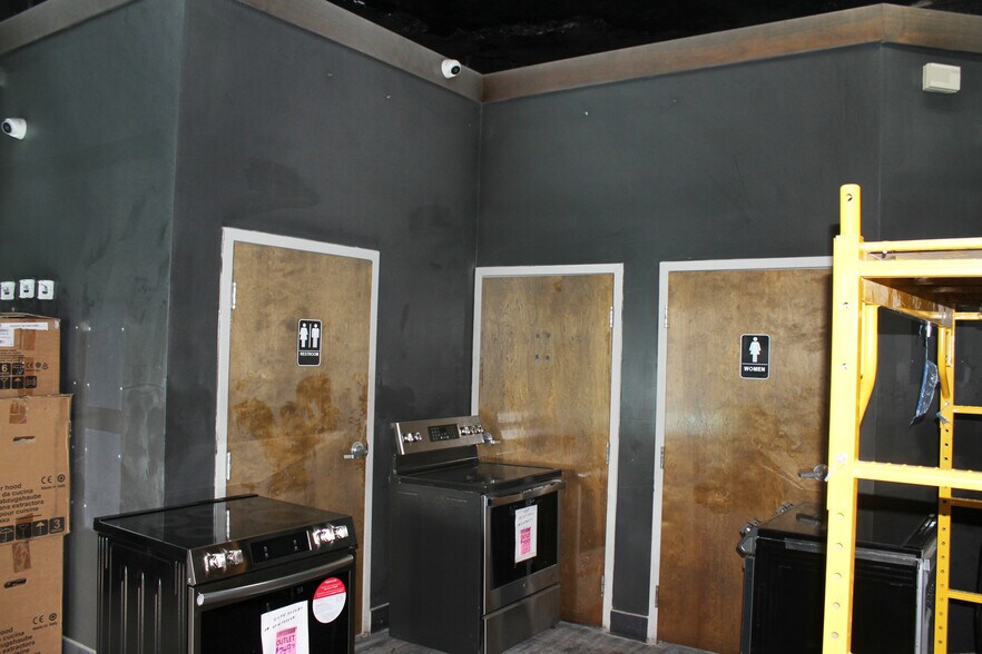 More Photos Of 47 W Amelia St, Orlando Bar For Sale