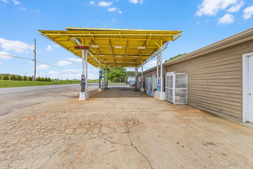 More Photos Of 2550 Parks Mill Rd, Buckhead Morgan Service Station For Sale