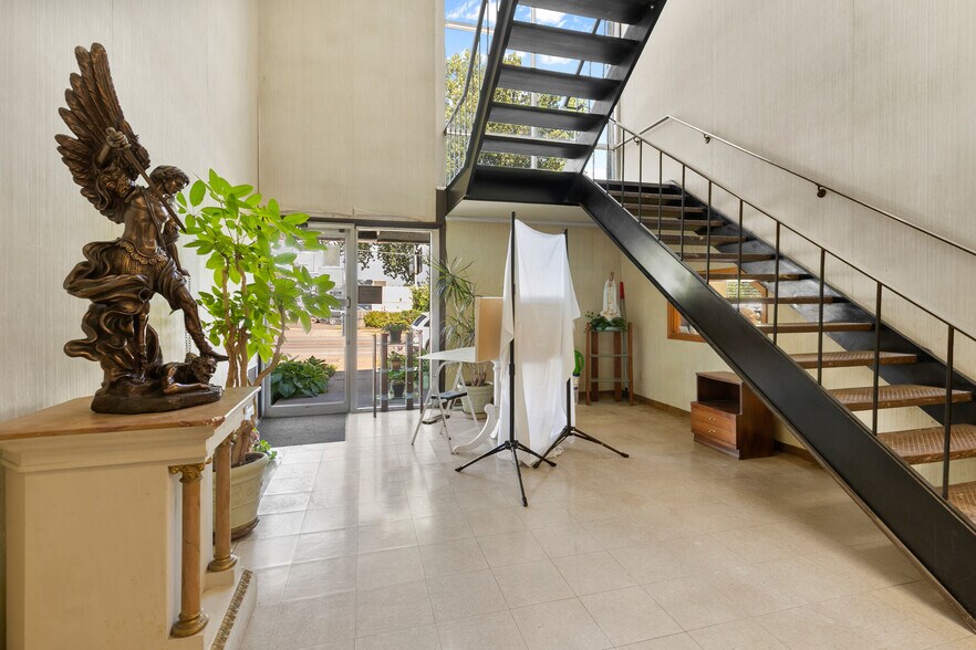 More Photos Of 976 W Minnehaha Ave, Saint Paul Warehouse For Sale
