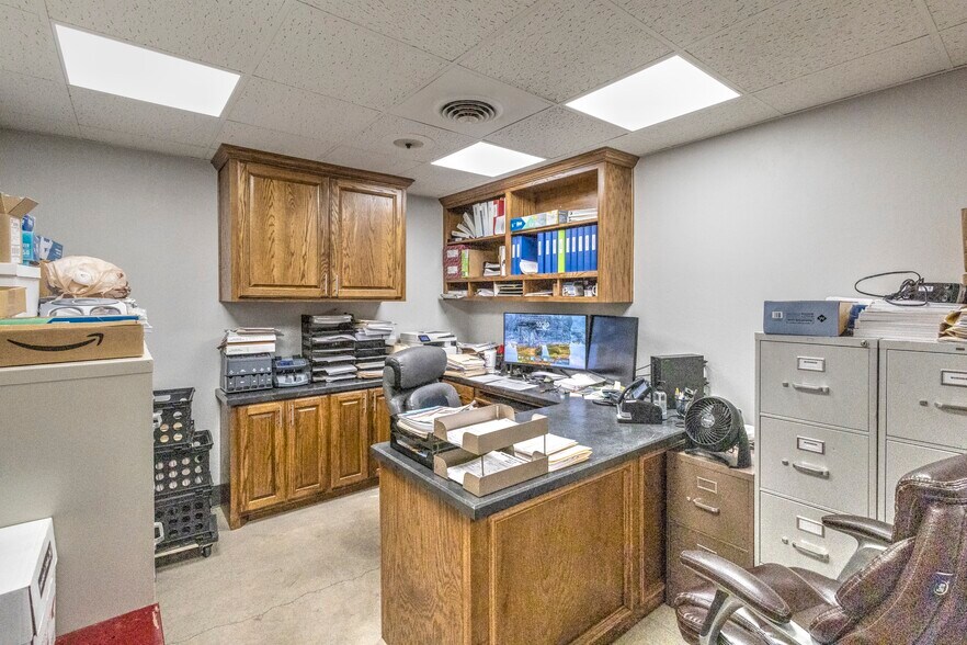 More Photos Of 1909 N Highway 81, Duncan Auto Dealership For Sale