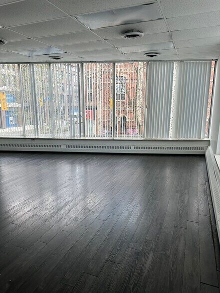 More Photos Of 394-400 Pacific Ave, Toronto Storefront Retail Office For Lease