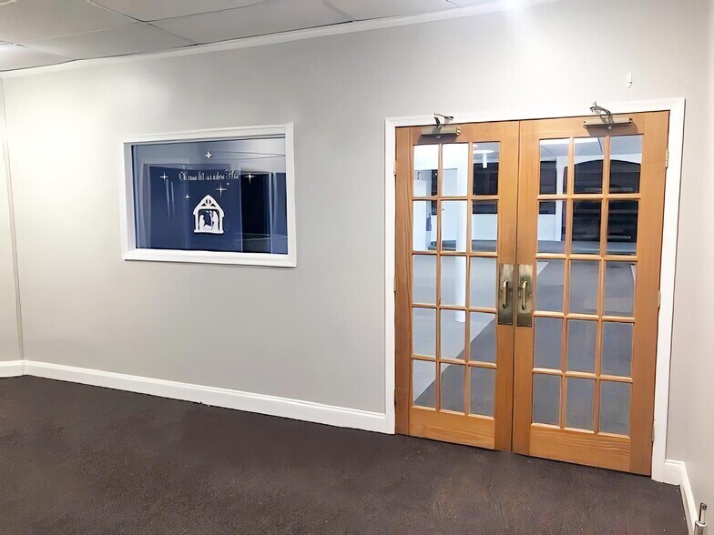 More Photos Of 100 Philadelphia Pike, Wilmington Light Distribution For Lease