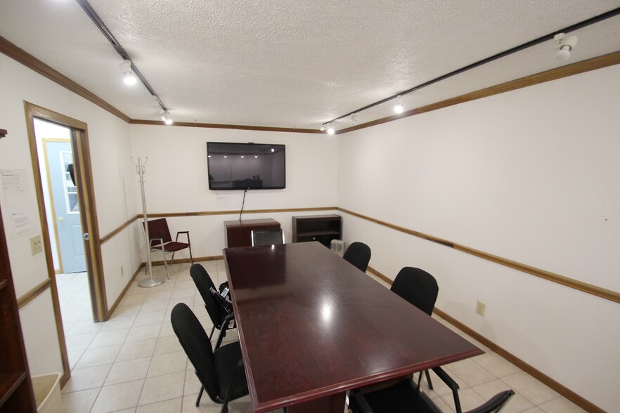 More Photos Of 104 Lee St, Lodi Manufacturing For Lease