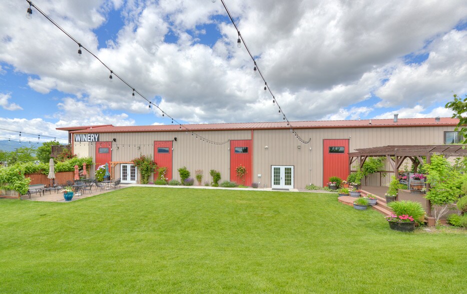 More Photos Of 5646 W Harrier Dr, Missoula Showroom For Sale