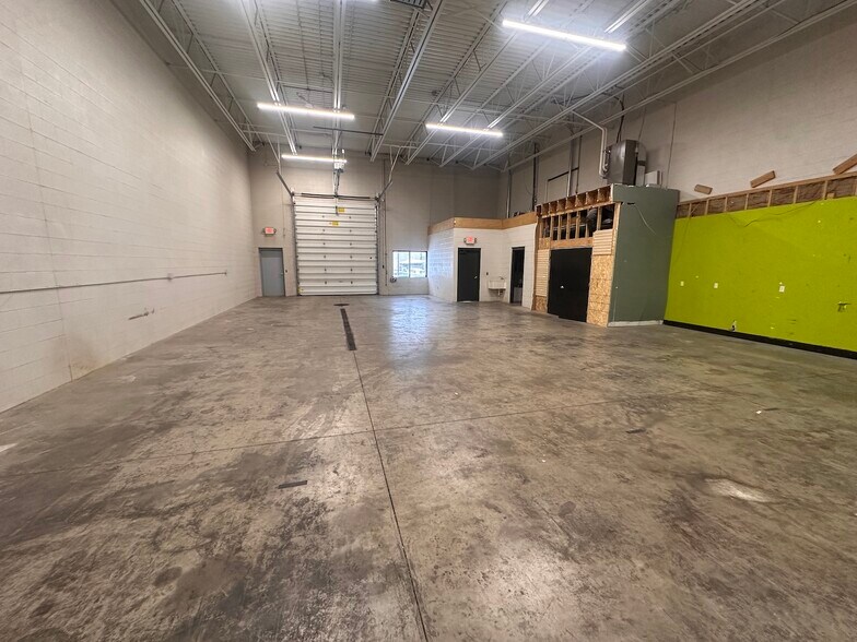 More Photos Of 3408 Busch Dr SW, Grandville Manufacturing For Sale