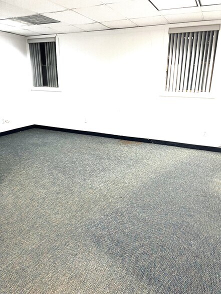More Photos Of 690 Broadway, Massapequa Office For Lease