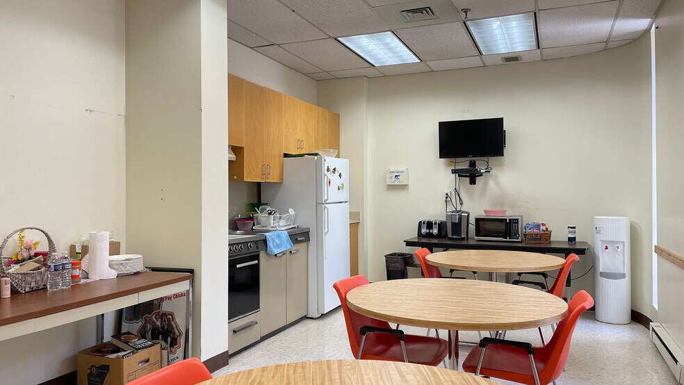 More Photos Of 446-450 Union Blvd, Allentown Medical For Lease