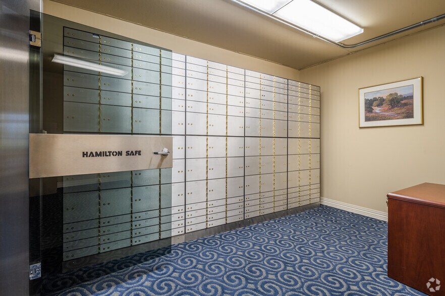 More Photos Of 2100 S Illinois St, Belleville Coworking Space