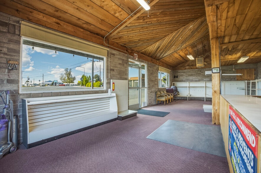 More Photos Of 391 Wine Country Rd, Prosser Freestanding For Sale
